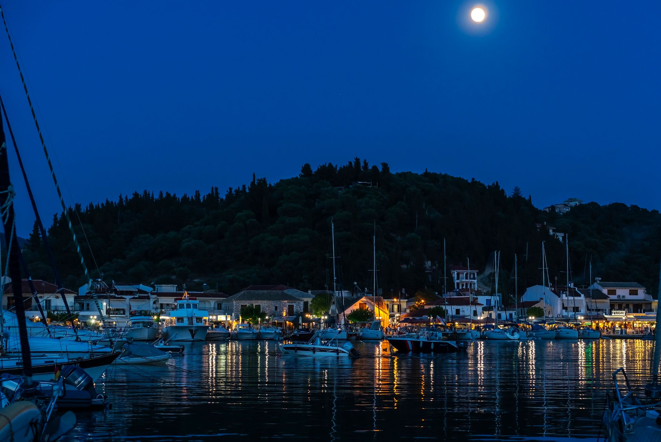 Τα Σύβοτα στο Ιόνιο Πέλαγος στην Ελλάδα στο ύψος