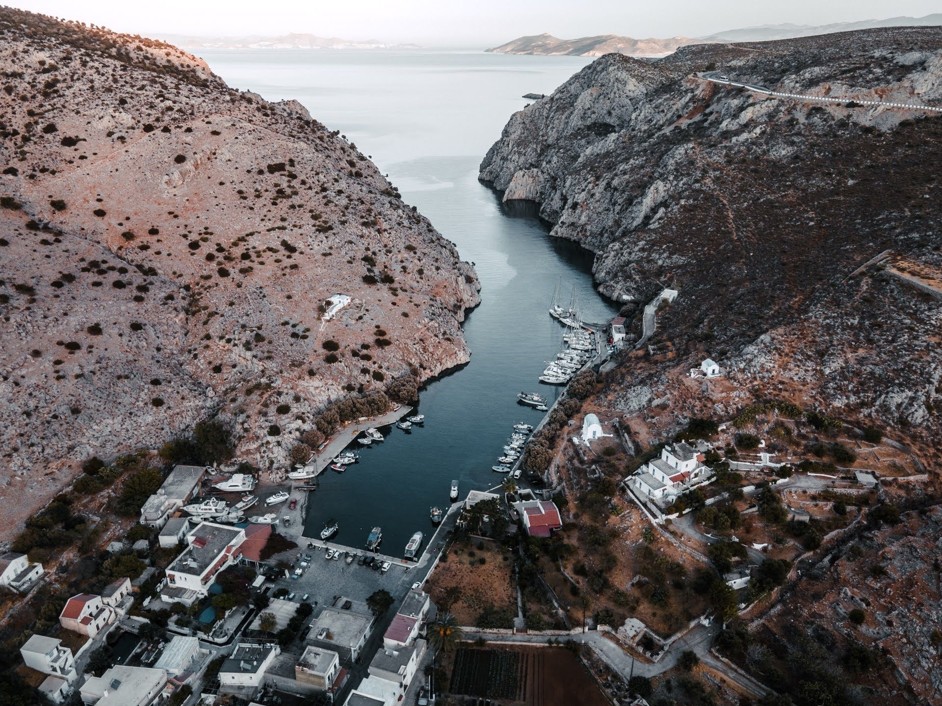 Μαρίνα στον κόλπο Βαθύ στο νησί της Καλύμνου