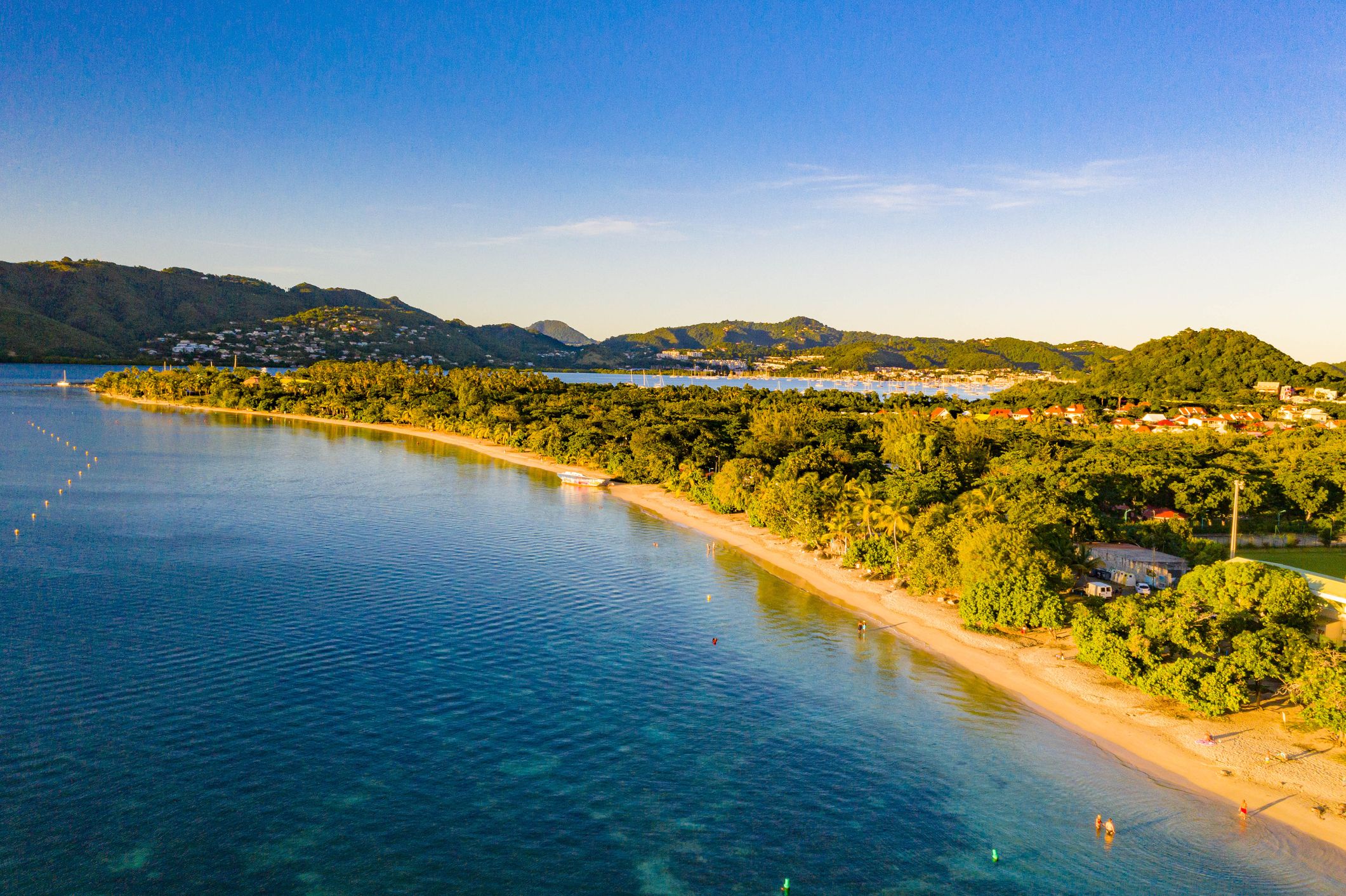 Plaża Pointe-Marin w Sainte-Anne na Martynice jest jedną z najpopularniejszych wśród turystów i mieszkańców.