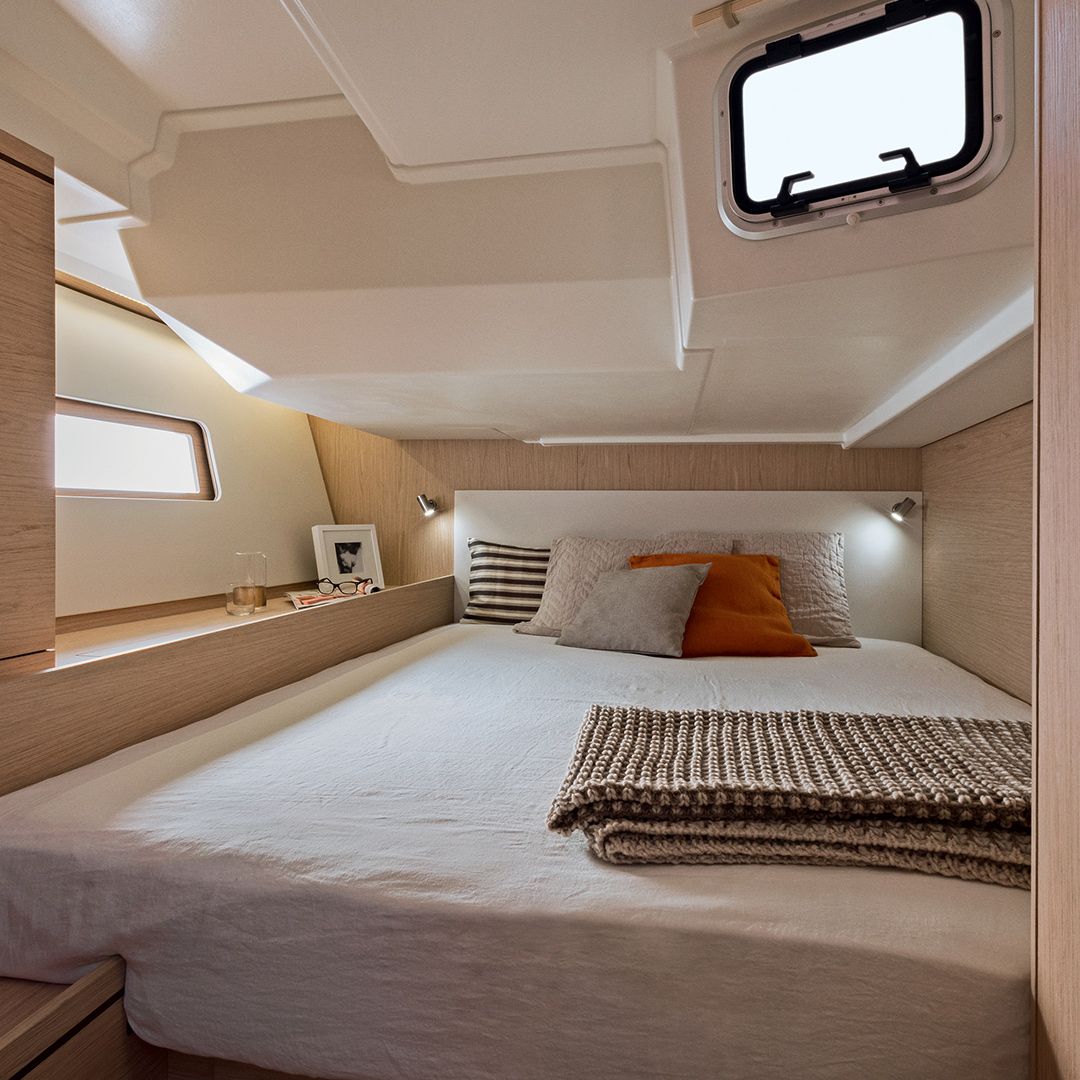 Oceanis 51.1 interior