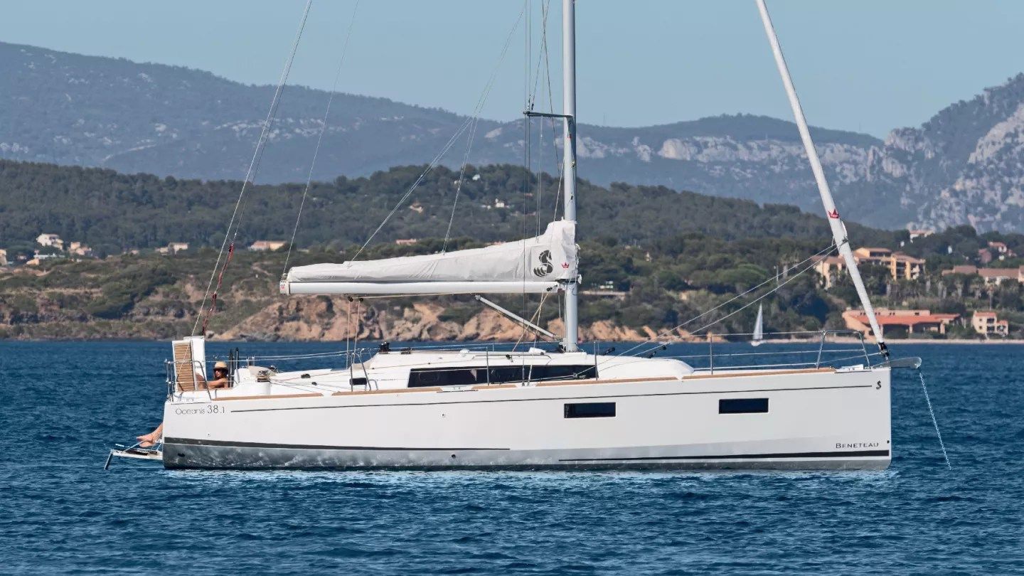 Beneteau Oceanis 38.1 pod jadri