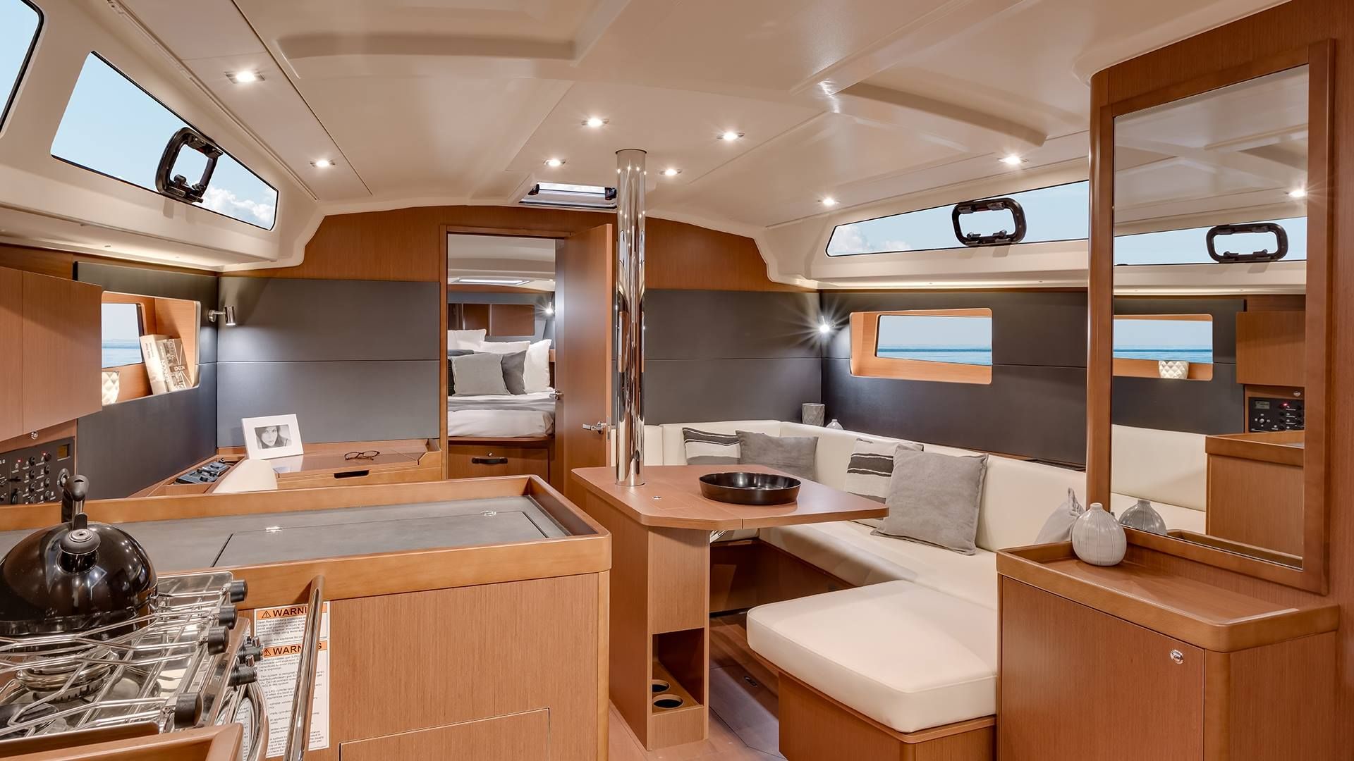 Oceanis 41.1 cabins