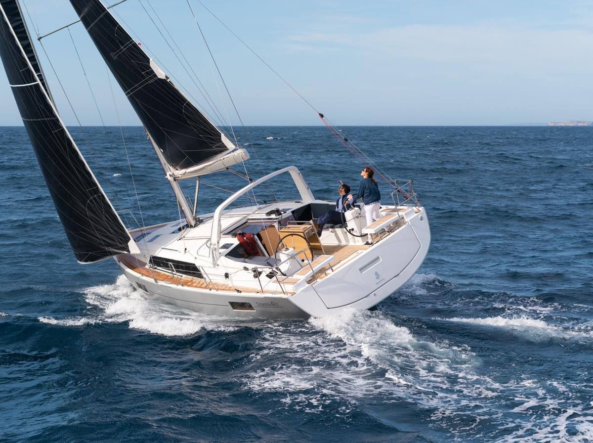 Oceanis 41.1 sailing