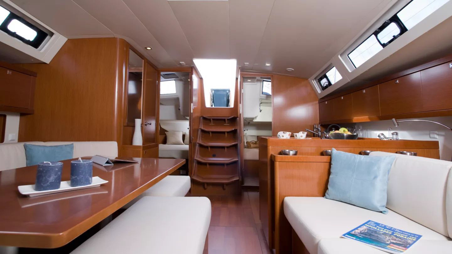 Salon Beneteau Oceanis 45