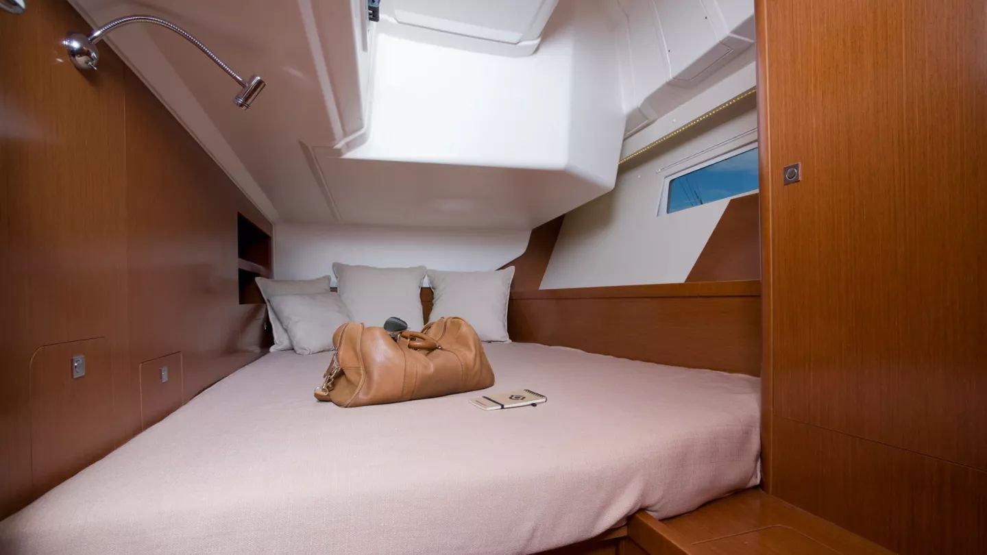 Krmna kabina v Beneteau Oceanis 45