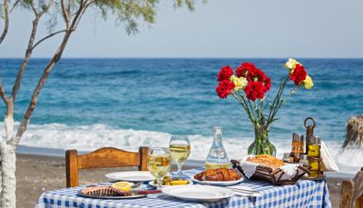 Dock & Dine: Med Restaurants Loved by Sailors