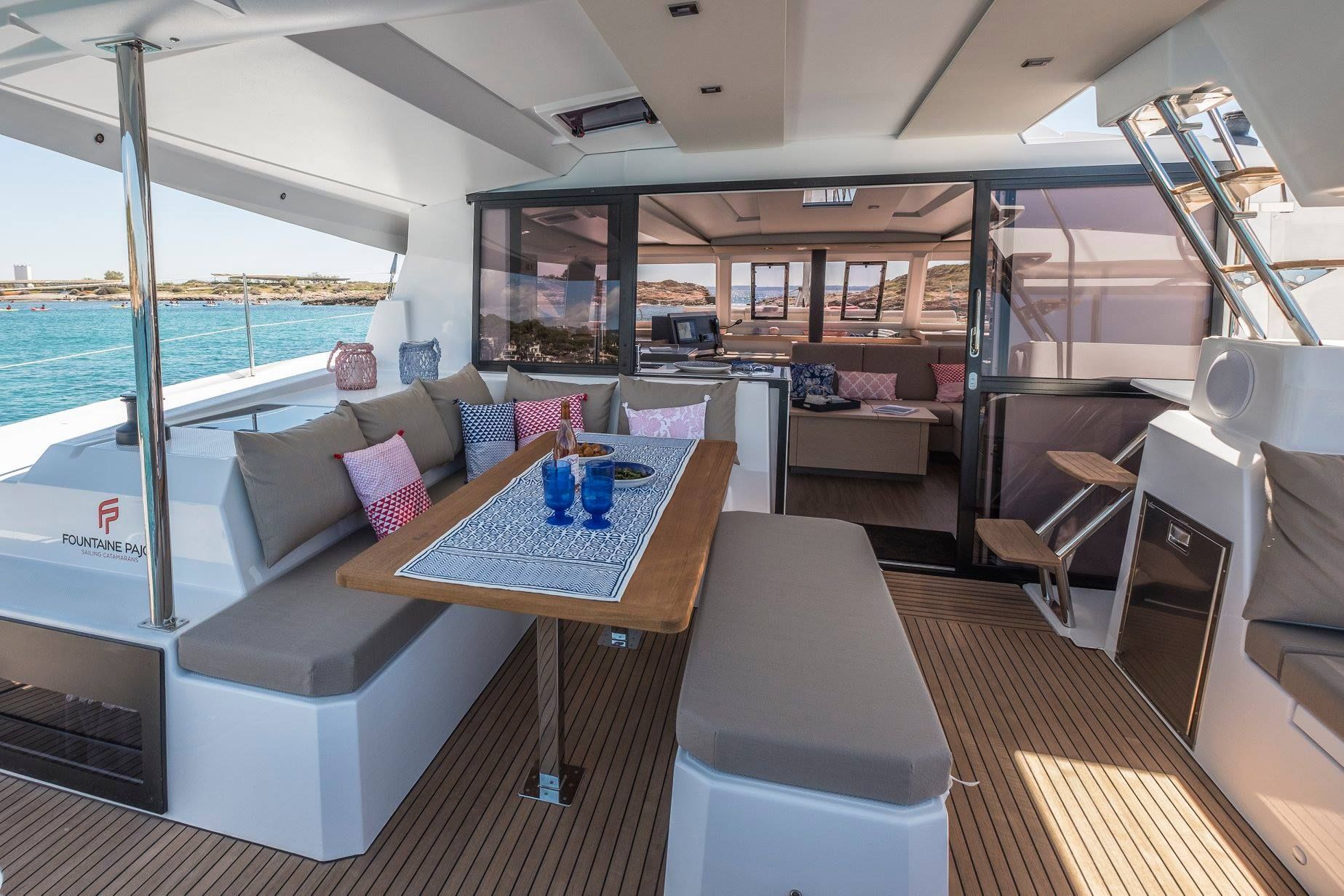 fontaine pajot astrea 42 cockpit