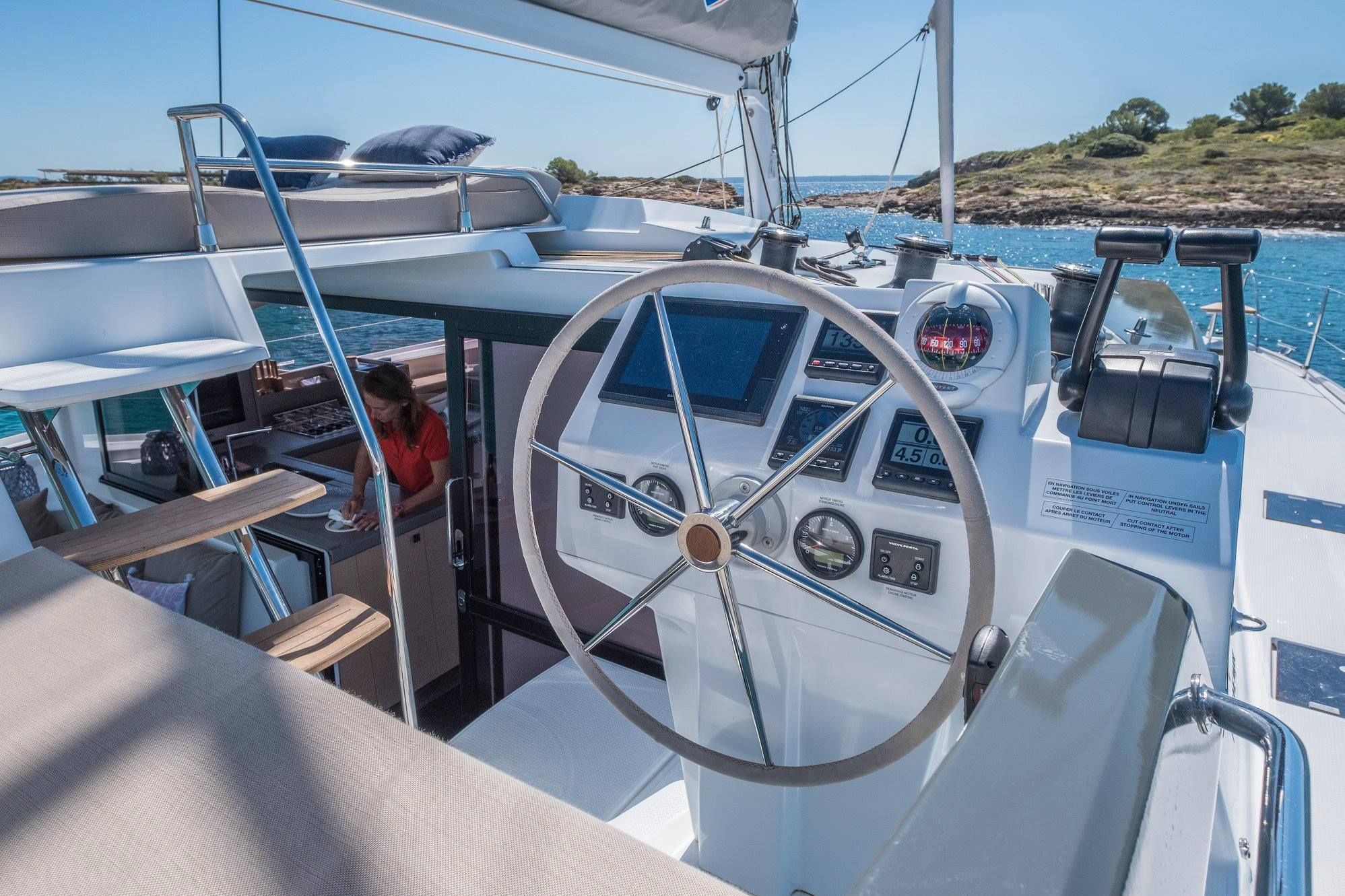 maestro fountaine pajot 42 helm