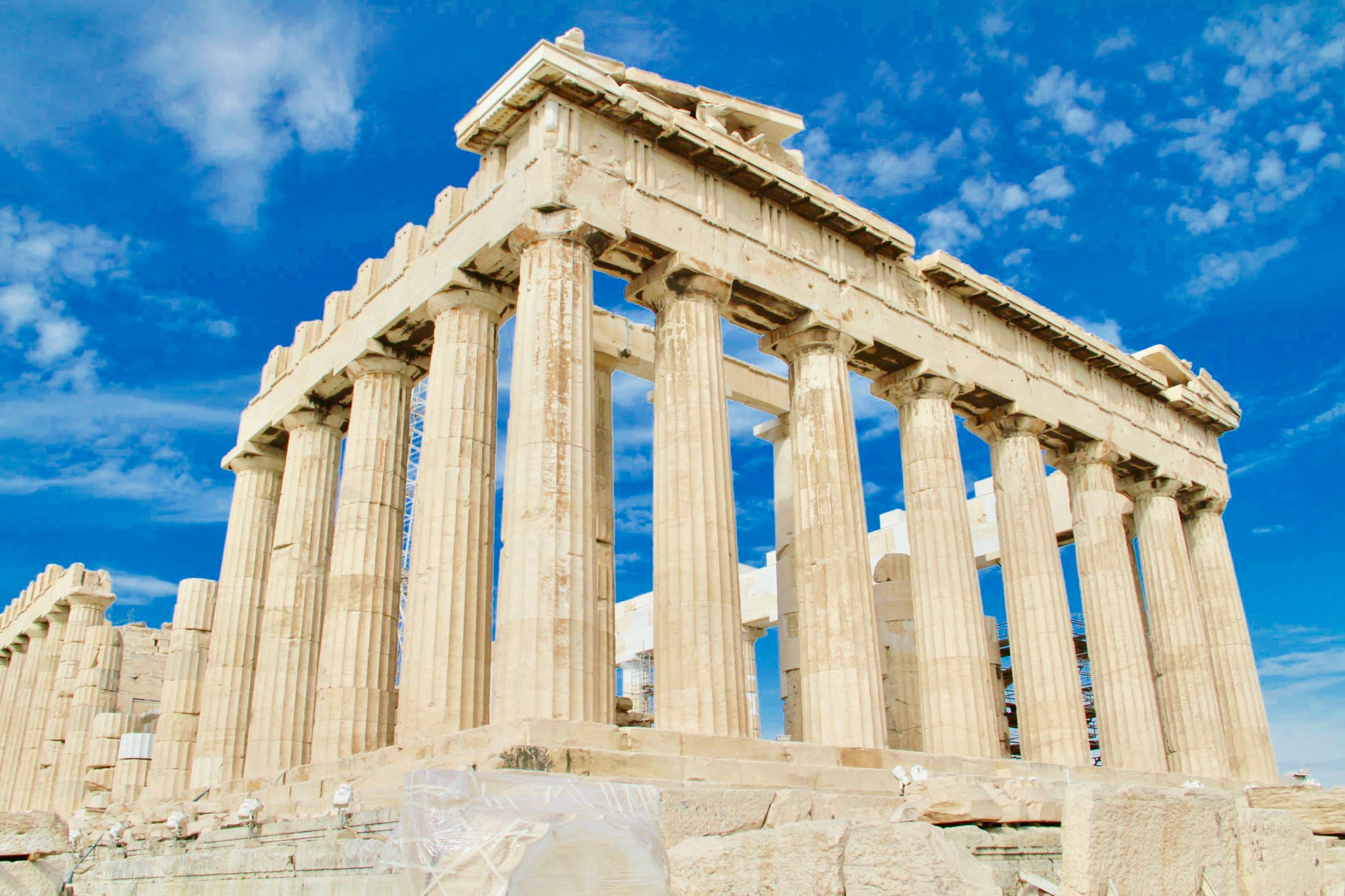 Ναός της Αφαίας κάτω από το γαλάζιο του ουρανού