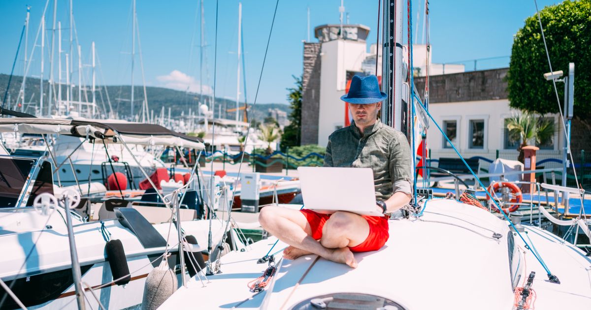 Sailing Gear Essentials: the Ultimate Packing List (and PDF) - Improve  Sailing