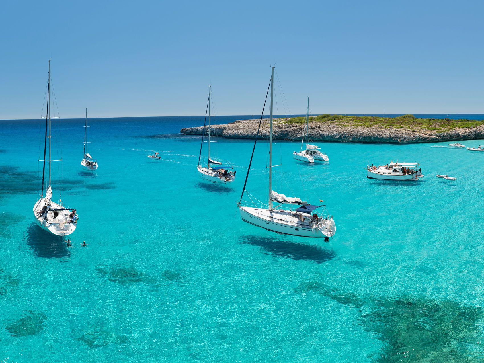 Stabilní počasí s dlouhými slunečnými dny - 4 důvody, proč se plavit kolem Mallorky