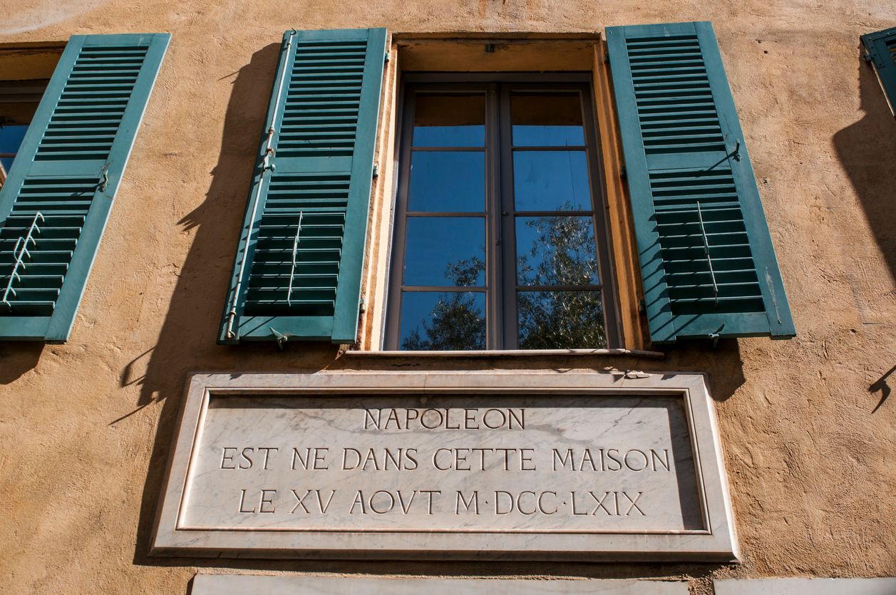 l'esterno della Maison Bonaparte ad Ajaccio, monumento storico dal 1967, oggi casa-museo, è la dimora ancestrale della famiglia Bonaparte e luogo di nascita di Napoleone