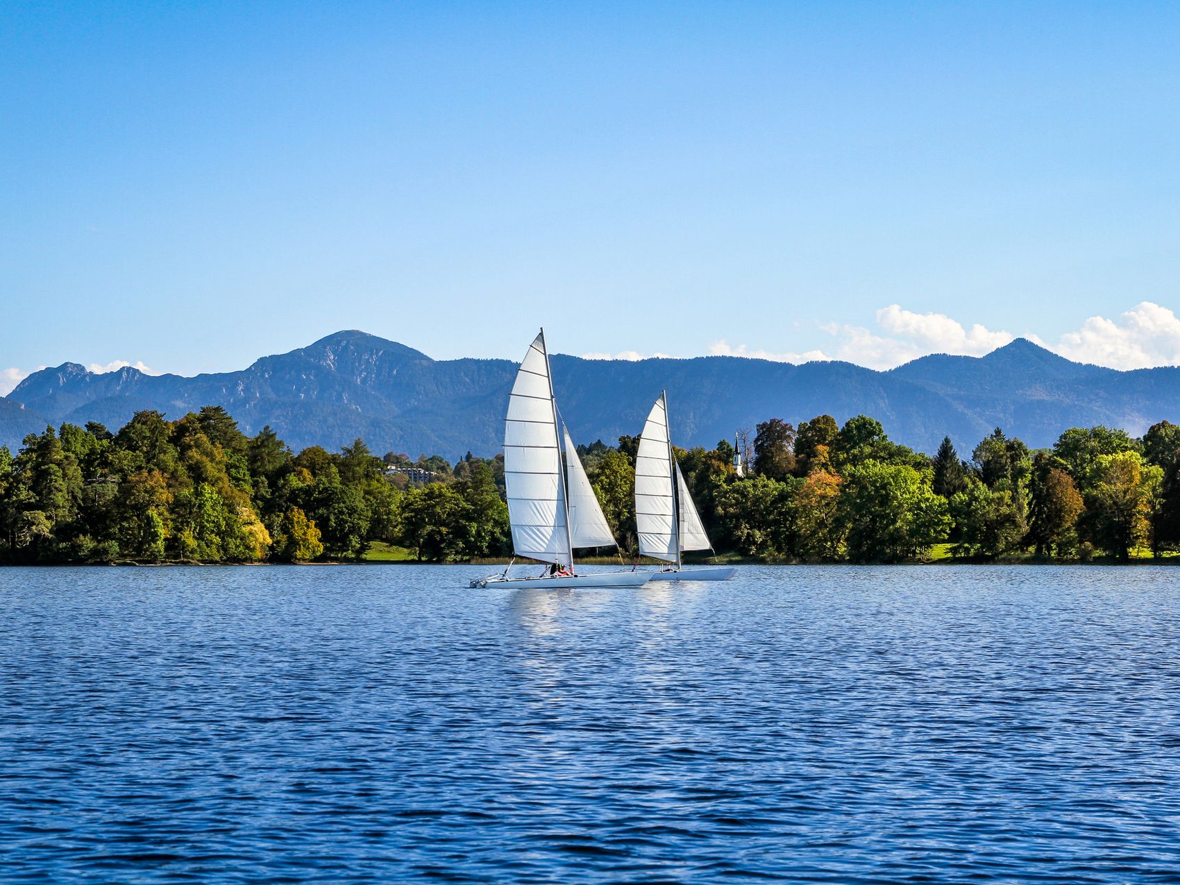 Plavba po jezeře Staffelsee, Horní Bavorsko, Německo