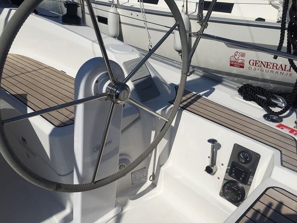 Bavaria Cruiser 34 | Breeze