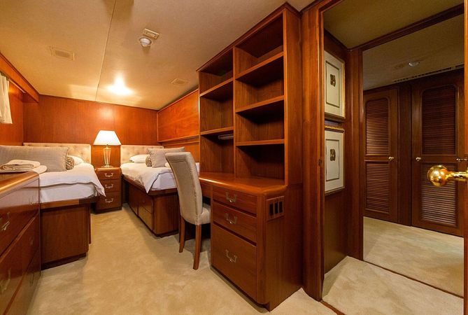 Broward 30 | Auriane