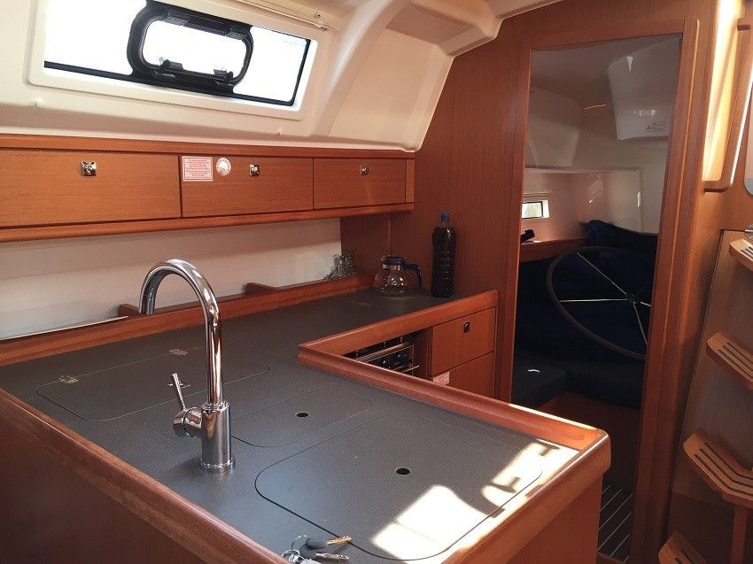 Bavaria Cruiser 37 | Whiff