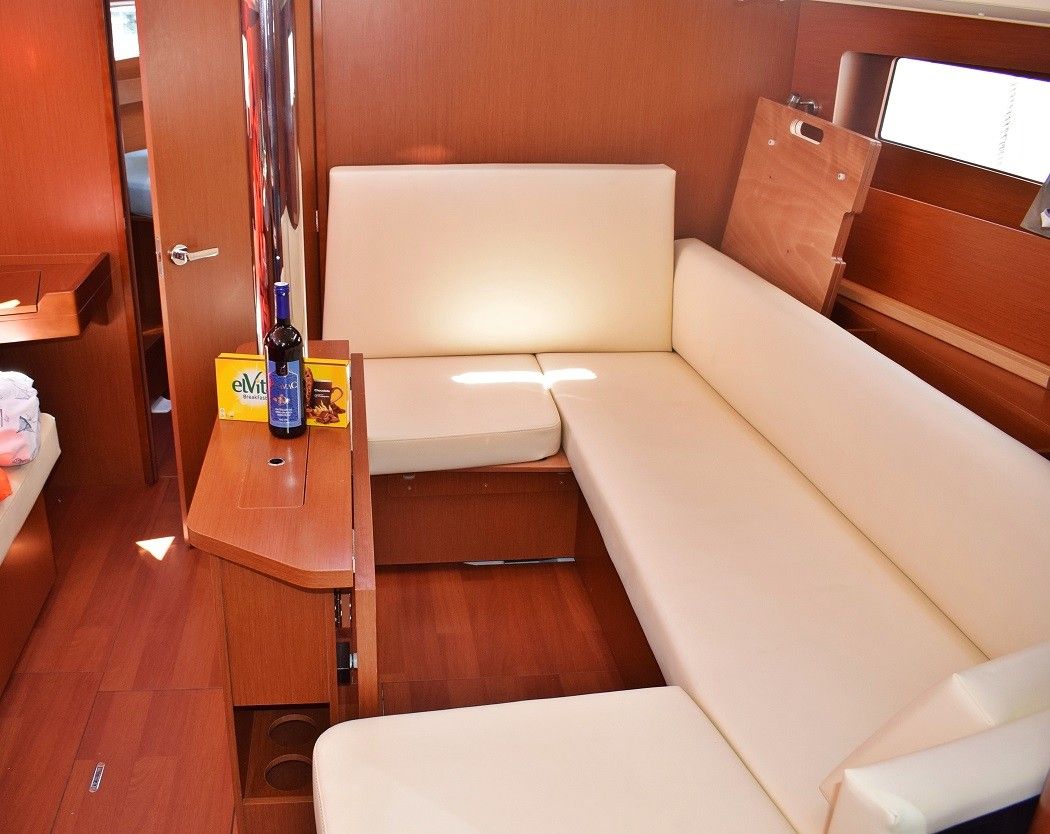 Beneteau Oceanis 41.1 | Mala Nevina