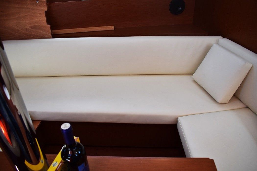 Beneteau Oceanis 41.1 | Mala Nevina