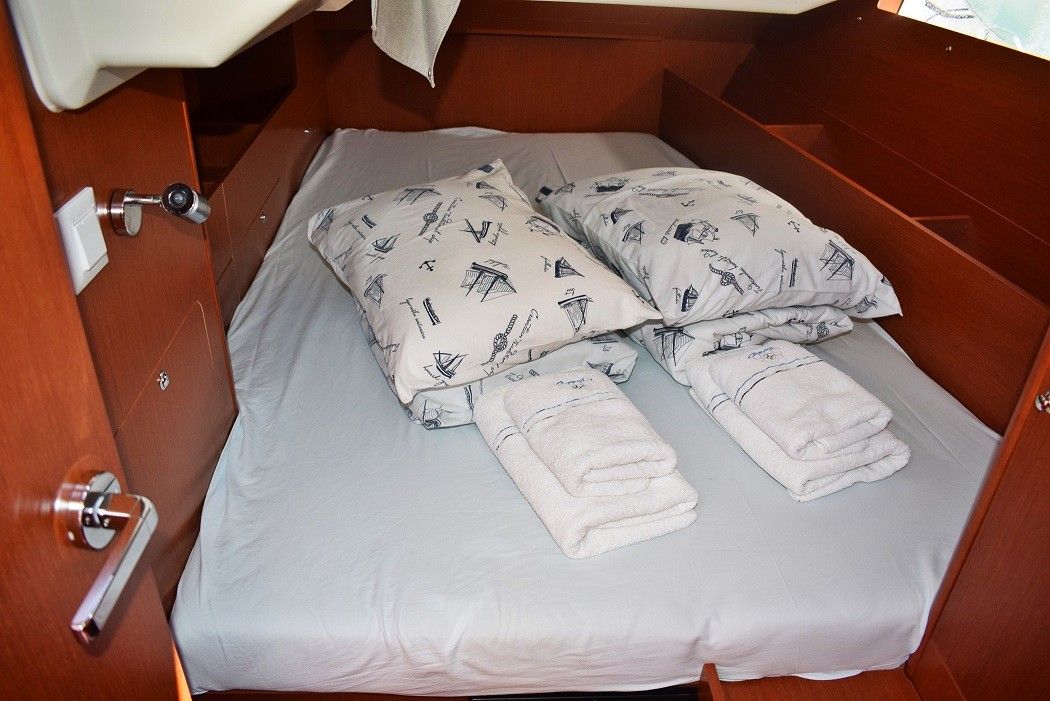 Beneteau Oceanis 41.1 | Mala Nevina