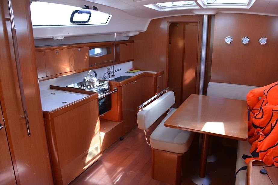 Beneteau Oceanis 43 | Valdeker 2