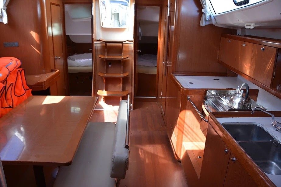 Beneteau Oceanis 43 | Valdeker 2