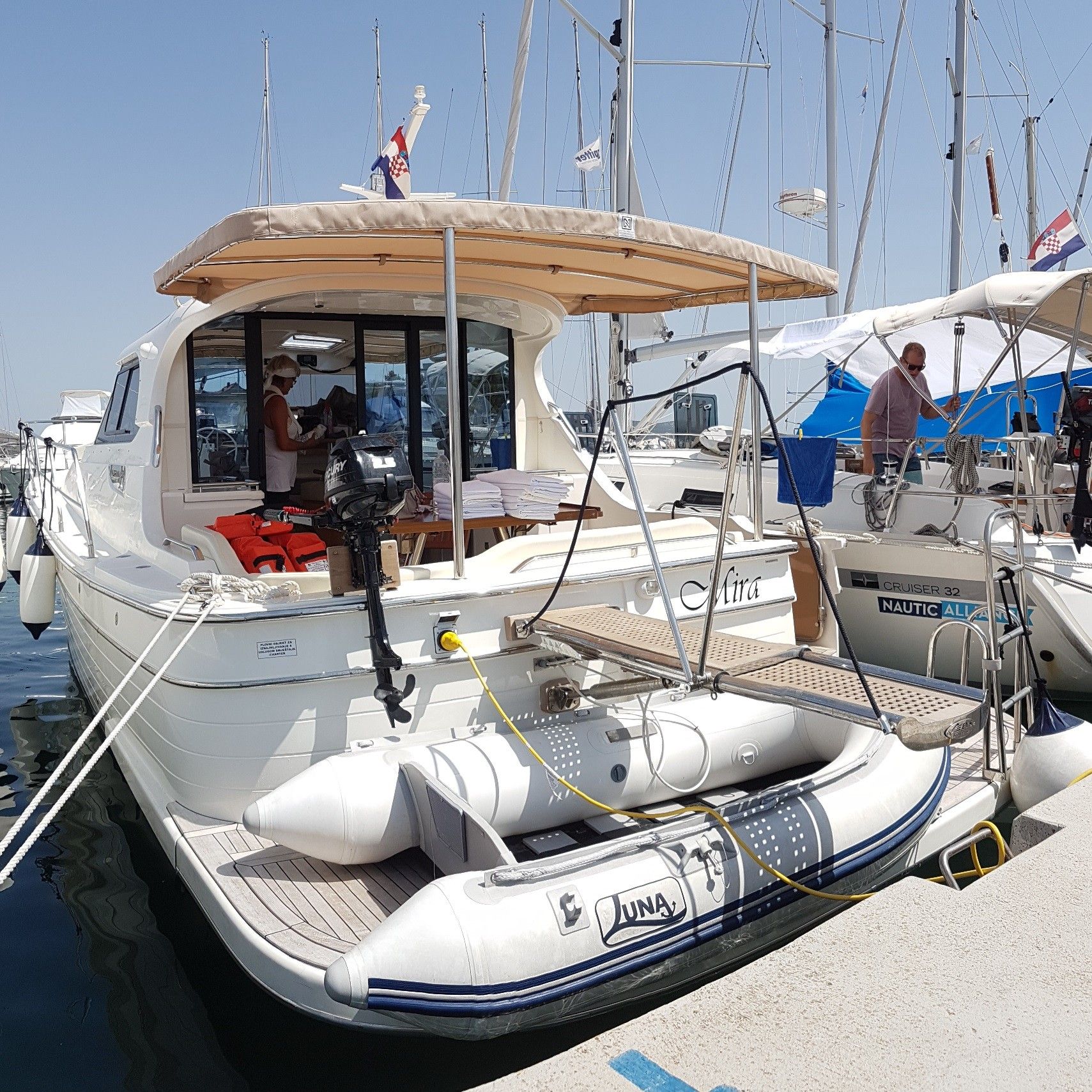 SAS Vektor Adriana 36 | Mira