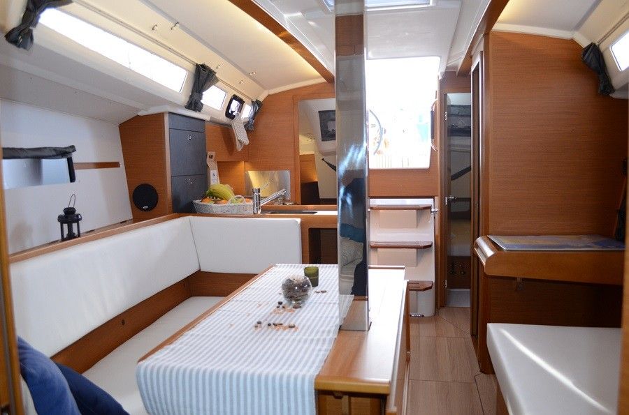 Jeanneau Sun Odyssey 349 | Porto Tolero