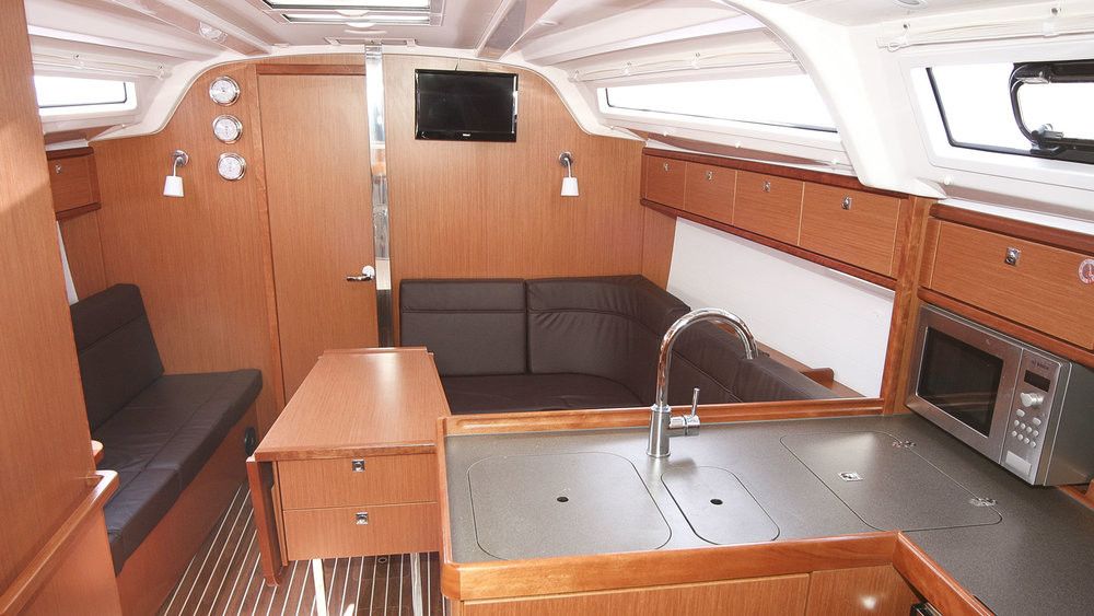 Bavaria Cruiser 37 | Hanni