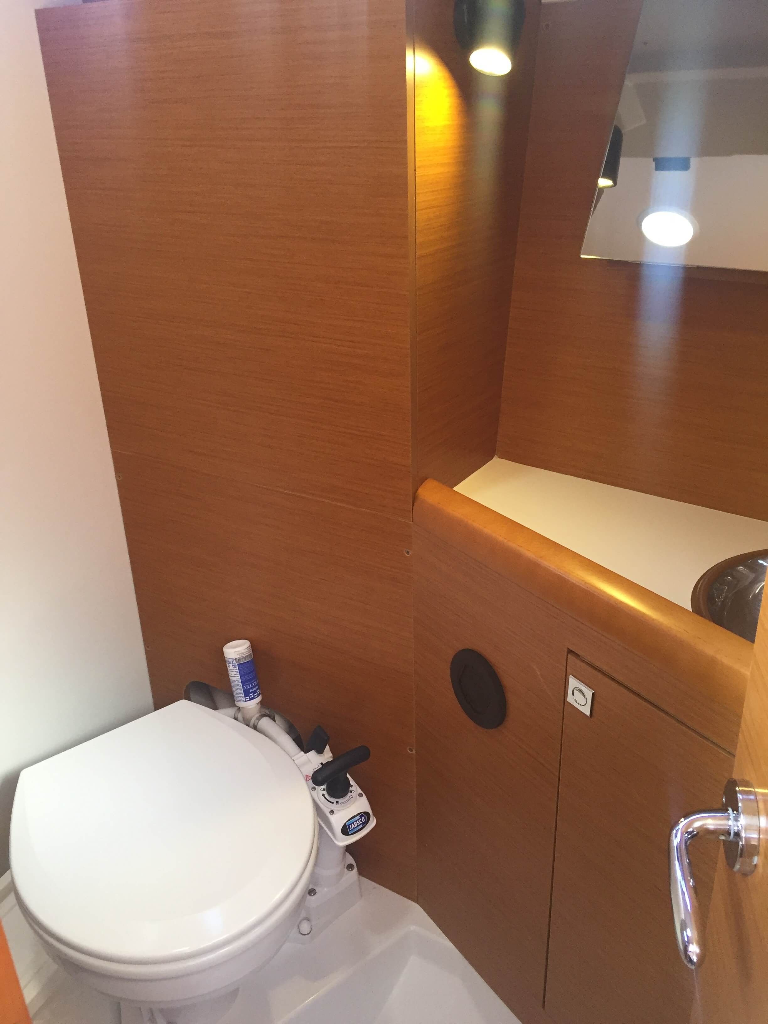 Jeanneau Sun Odyssey 349 | Glasswing