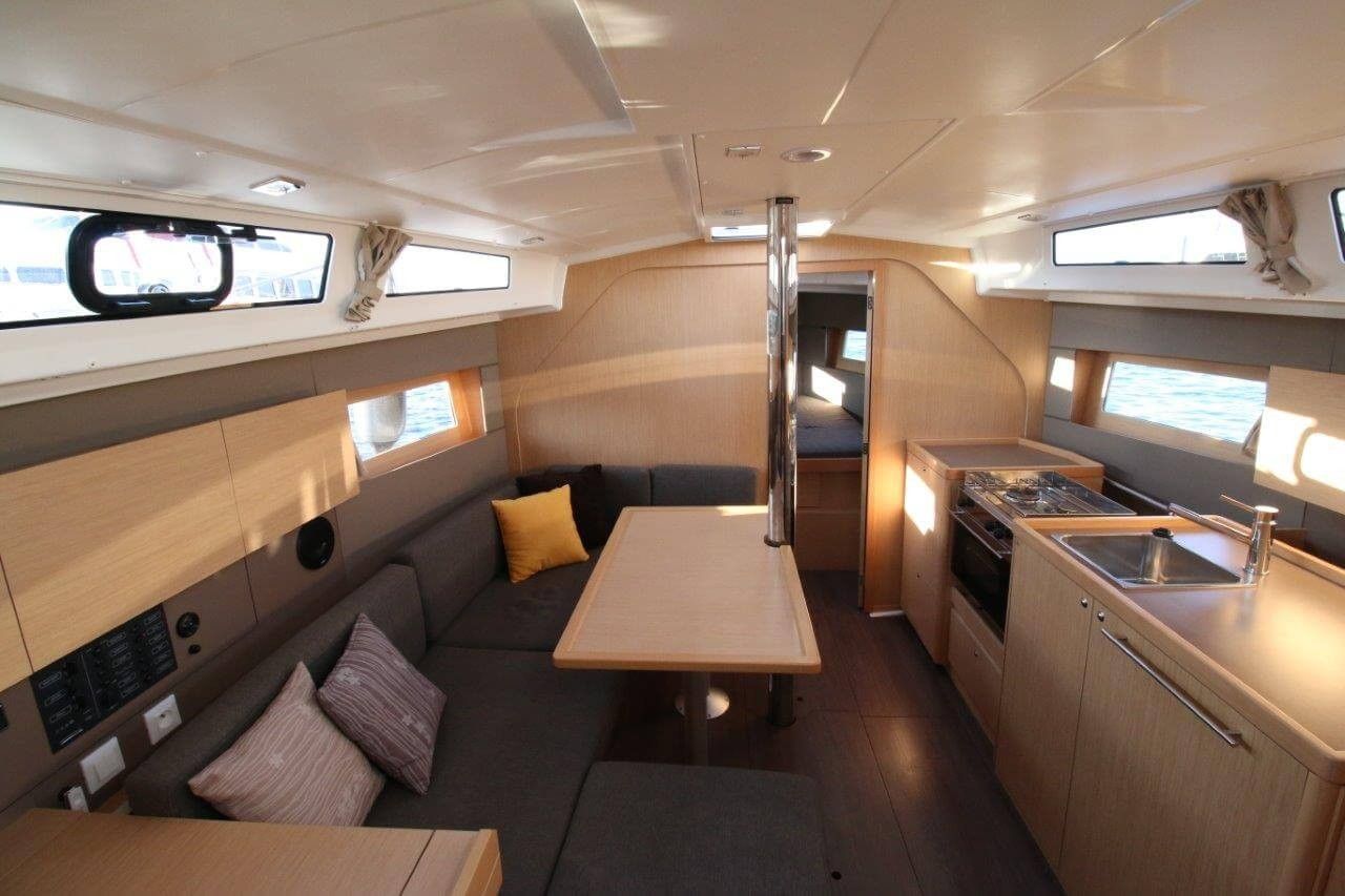 Beneteau Oceanis 38 | Grey Pearl