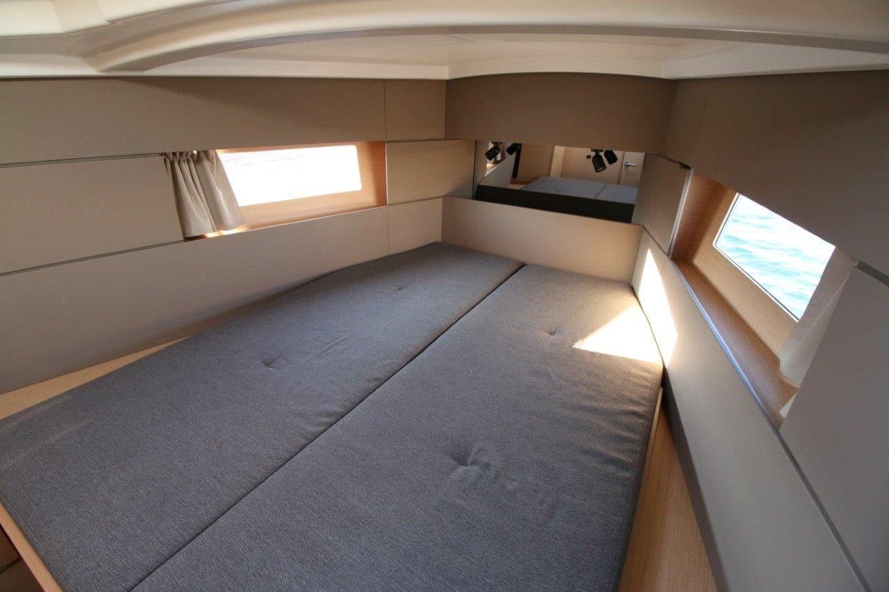 Beneteau Oceanis 38 | Grey Pearl