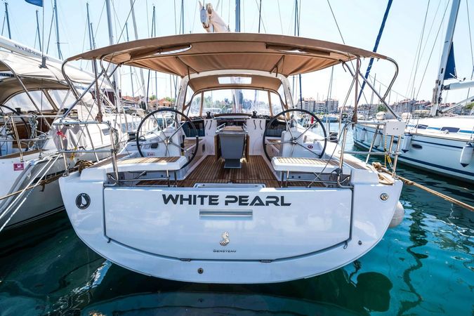 Beneteau Oceanis 41.1 | White Pearl