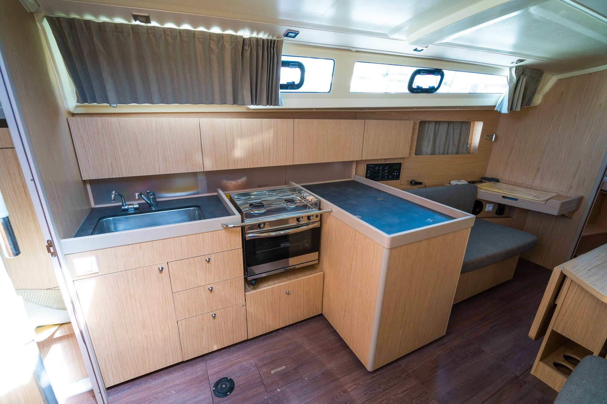 Beneteau Oceanis 41.1 | White Pearl