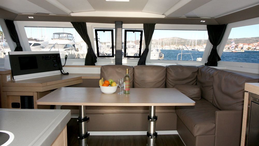 Fountaine Pajot Lucia 40 | Leon