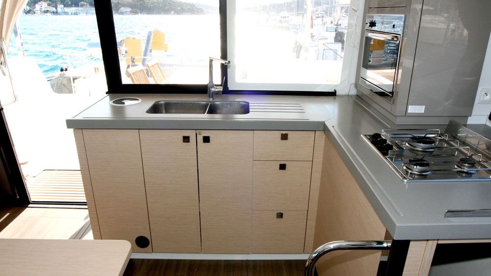 Fountaine Pajot Lucia 40 | Leon