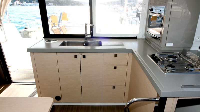 Fountaine Pajot Lucia 40 | Leon