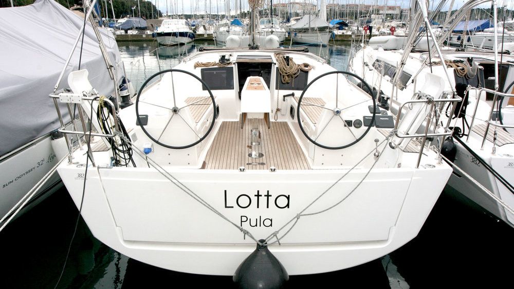 Dufour 382 | Lotta