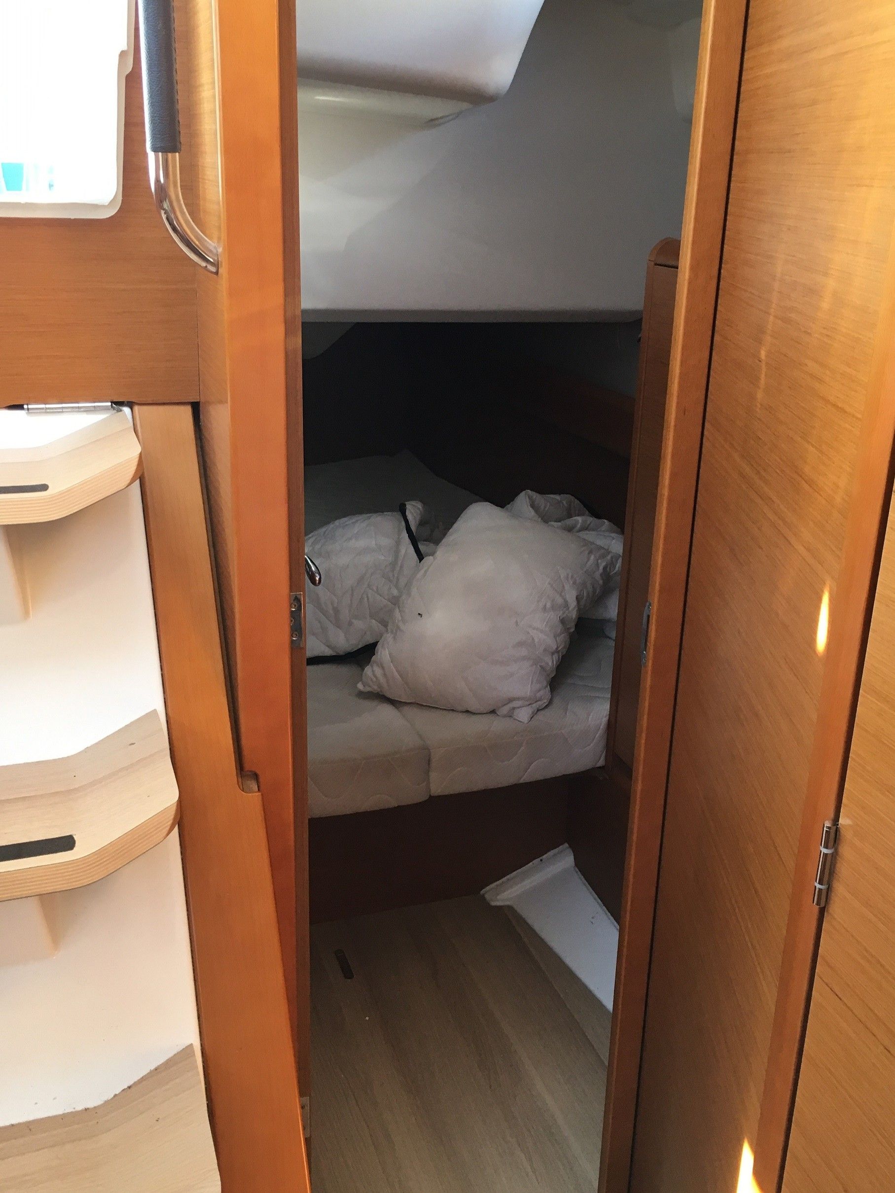 Jeanneau Sun Odyssey 389 | Dust in the Wind