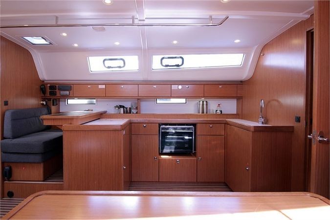 Bavaria Cruiser 51 | Firewall