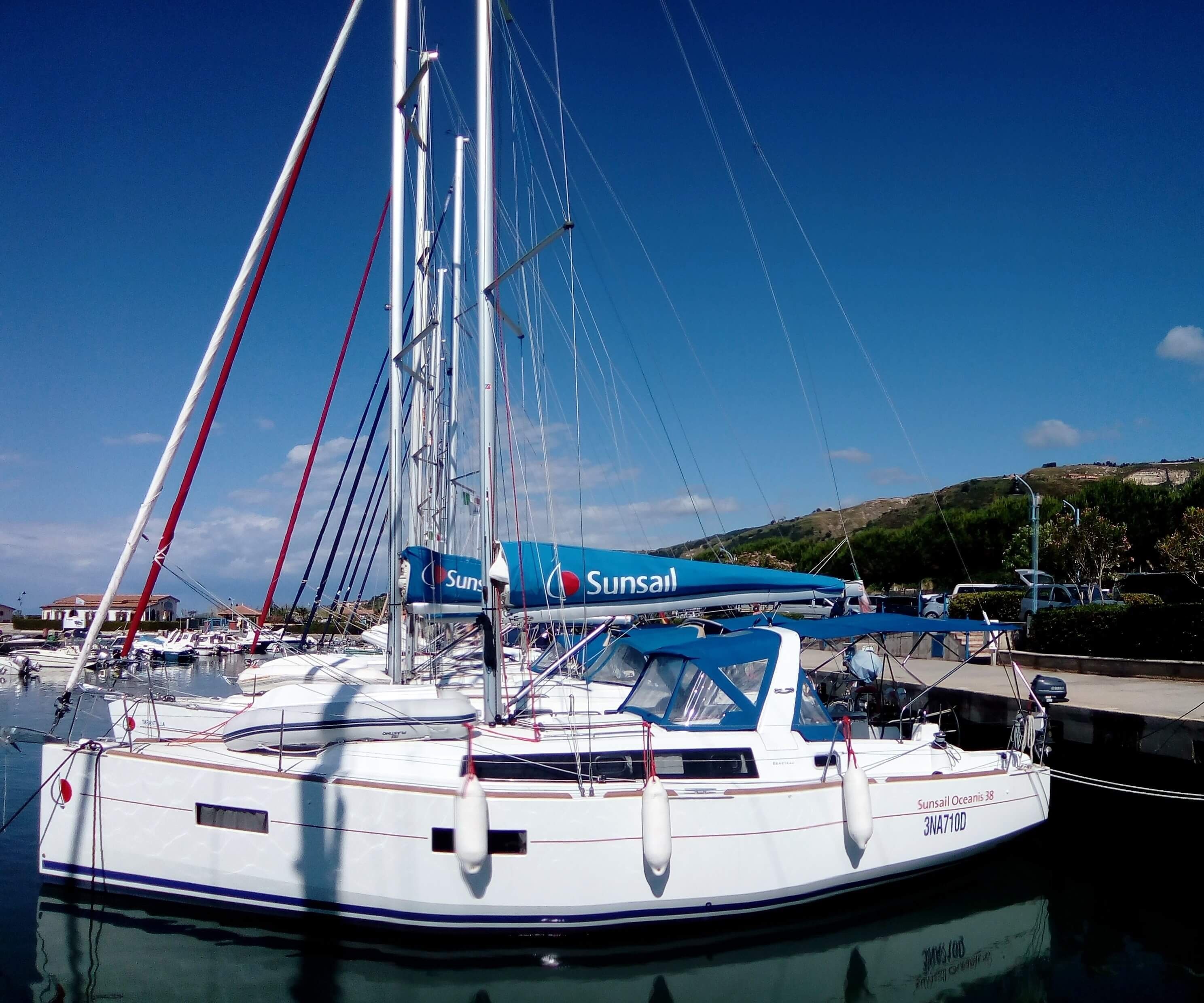 Beneteau Oceanis 38 | Caroline