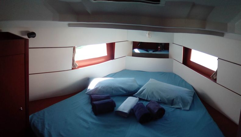 Beneteau Oceanis 38 | Caroline