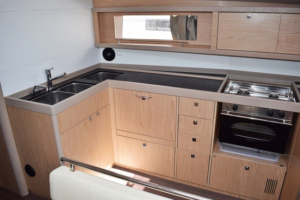 Beneteau Oceanis 48 | Trim