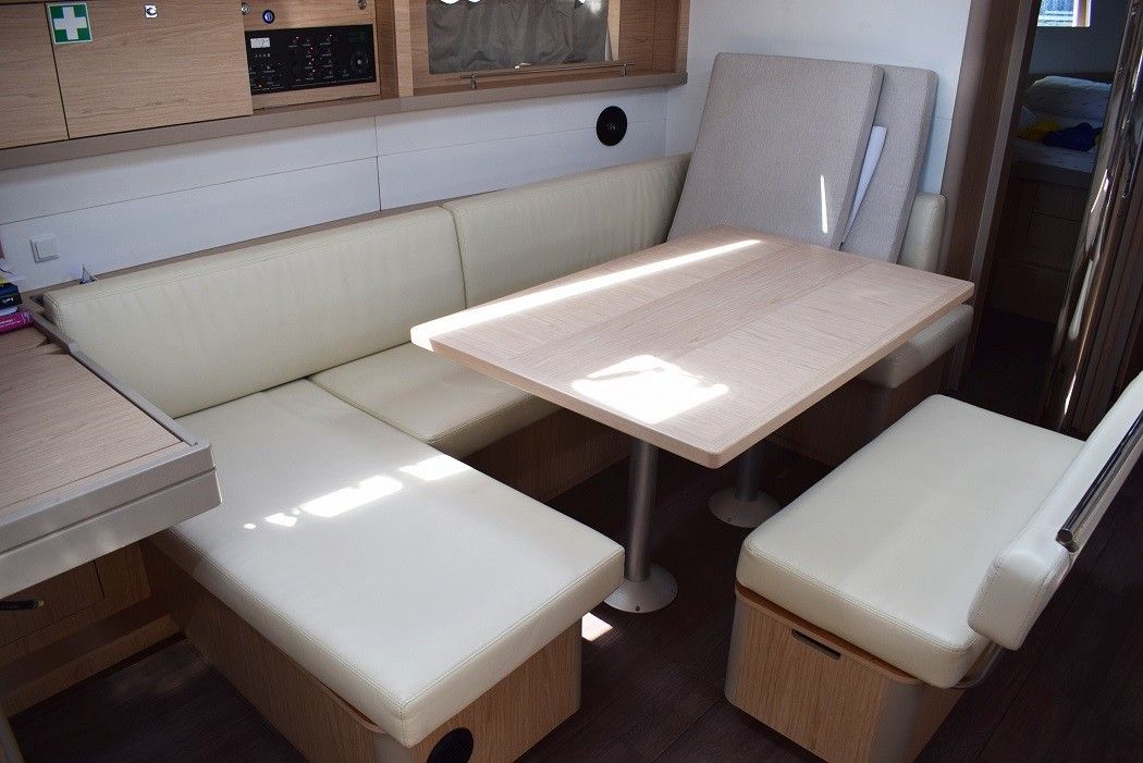 Beneteau Oceanis 48 | Trim