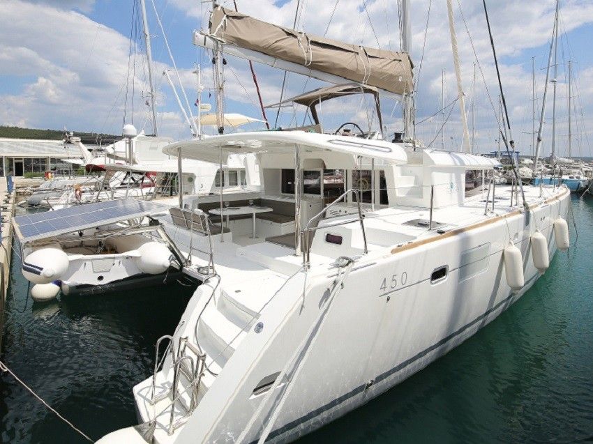 Lagoon 450 F | Ladies and Gentlemen