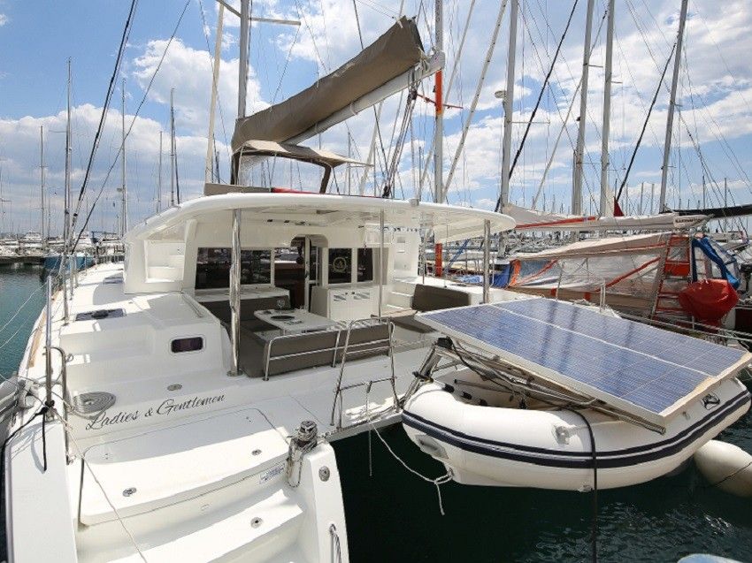 Lagoon 450 F | Ladies and Gentlemen