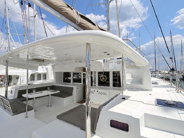 Lagoon 450 F | Ladies and Gentlemen