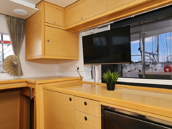 Lagoon 450 F | Ladies and Gentlemen