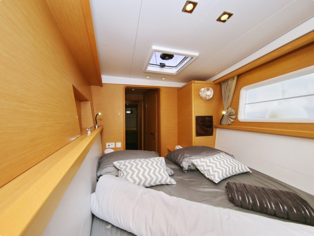 Lagoon 450 F | Ladies and Gentlemen