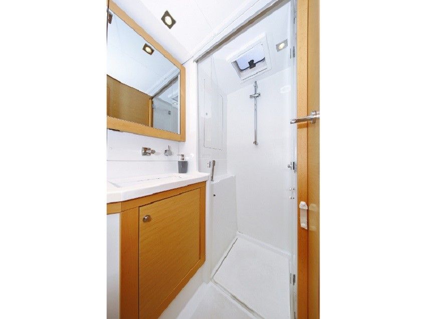 Lagoon 450 F | Ladies and Gentlemen