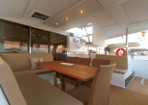 Fountaine Pajot Lucia 40 | E-Varka